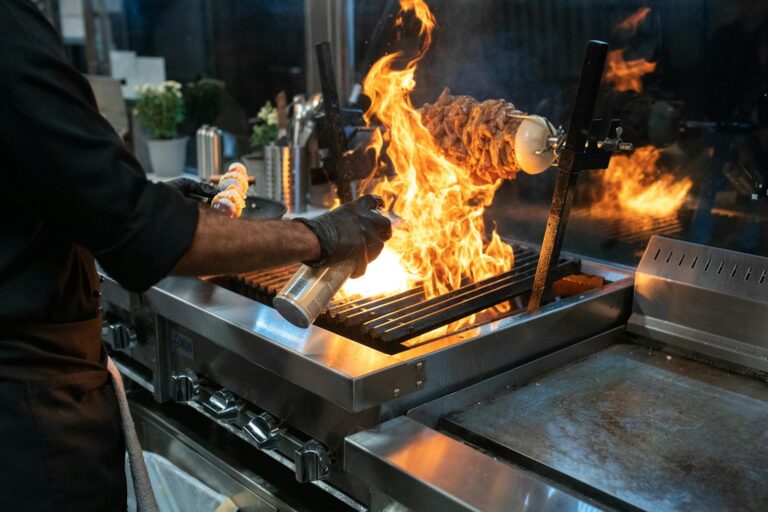 Outdoor Küche mit Plancha & Gasgrill Kombination